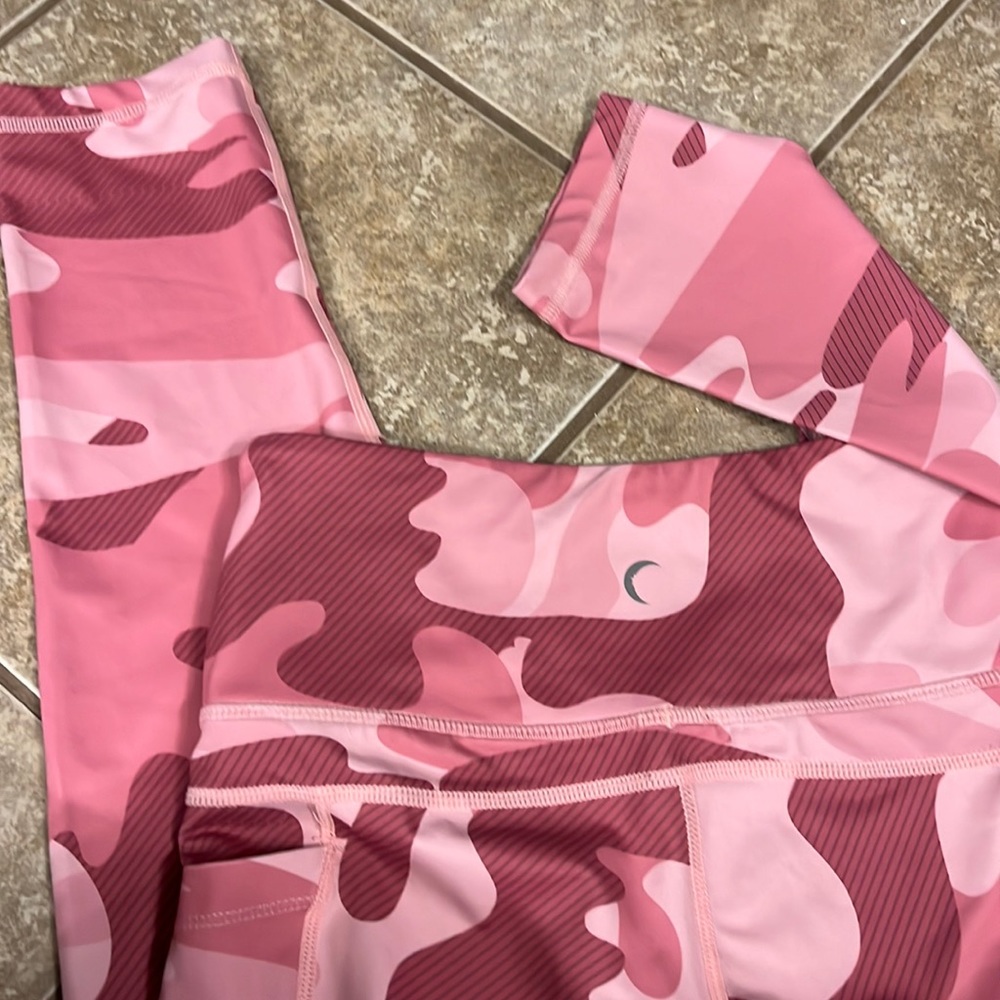 Pink camo zyia workout leggings